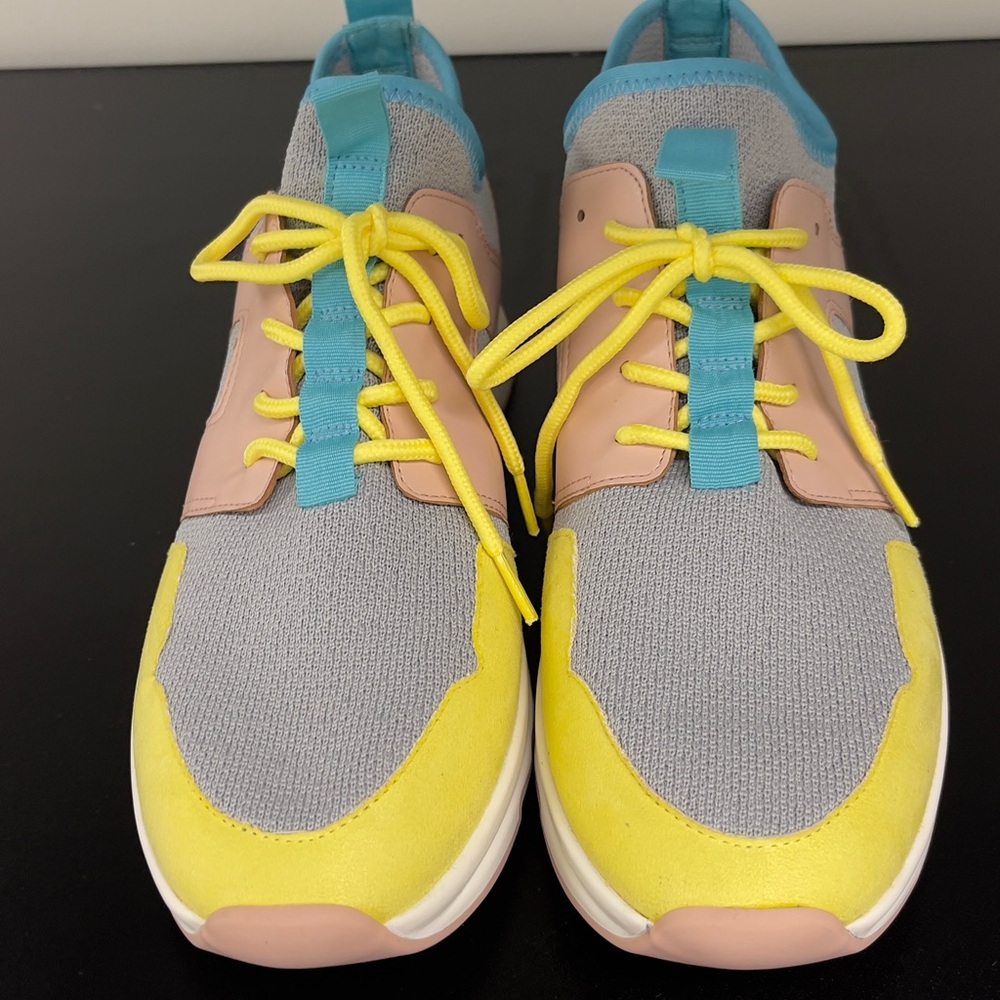 Nwb GB The Finish Line Sneaker